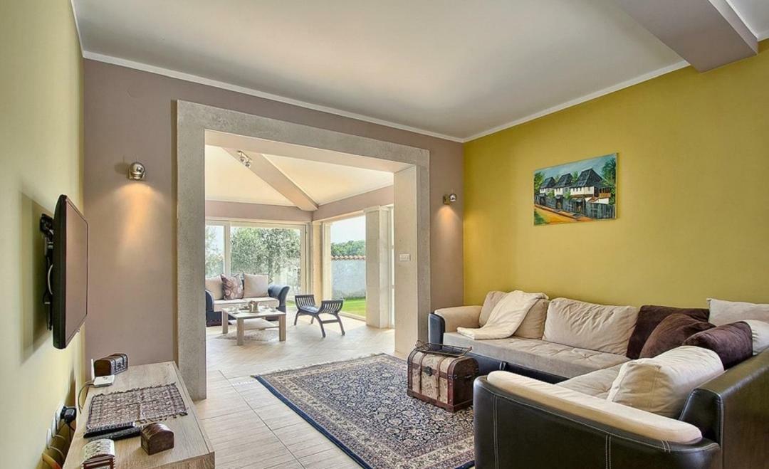 Villa Zafirah Pula Luaran gambar